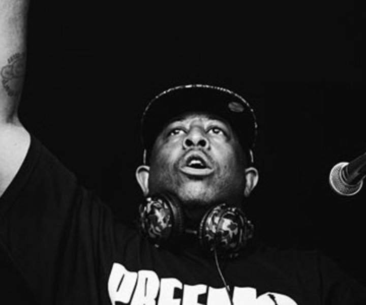 DJ Premier of Gang Starr joins Bomani to chat about his upbringing in Houston (0:30), moving to New York, meeting MC Guru and joining his group as the DJ (7:45), developing his own style as a producer (18:05), the working friendship he’s developed with Dr. Dre (24:50) as well as how his sound has changed over the years (35:46). Plus, the new Gang Starr record “One of the Best Yet” (39:39) and what he’s into these days musically (52:52).